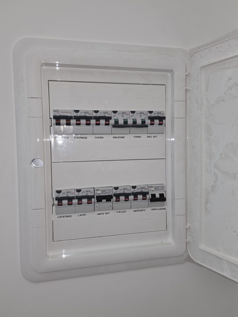 Rifacimento impianti elettrici civili e industriali a Torino